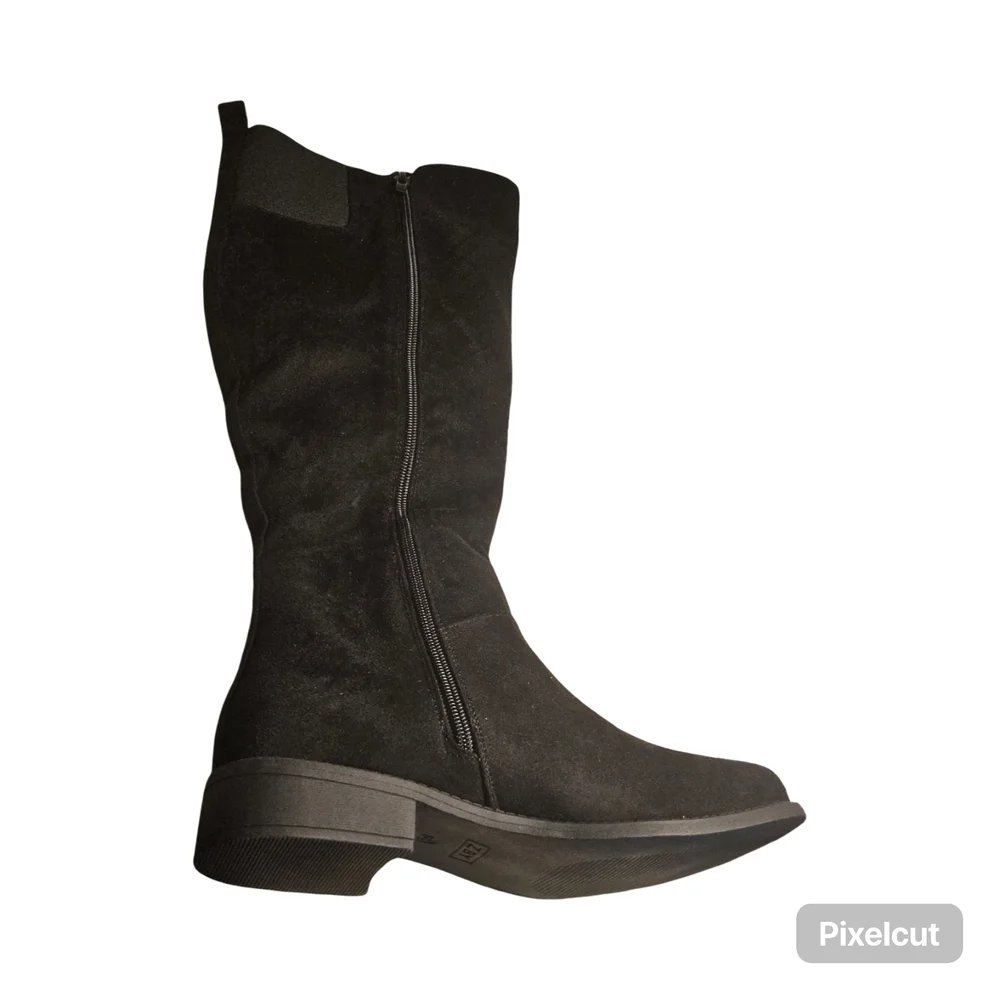 NWOT Zby Size 8.5 Black Knee Boots with low heel